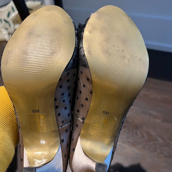 Champagne with black lace high heel shoes from Brown's in size 6 - Picture 4 of 4